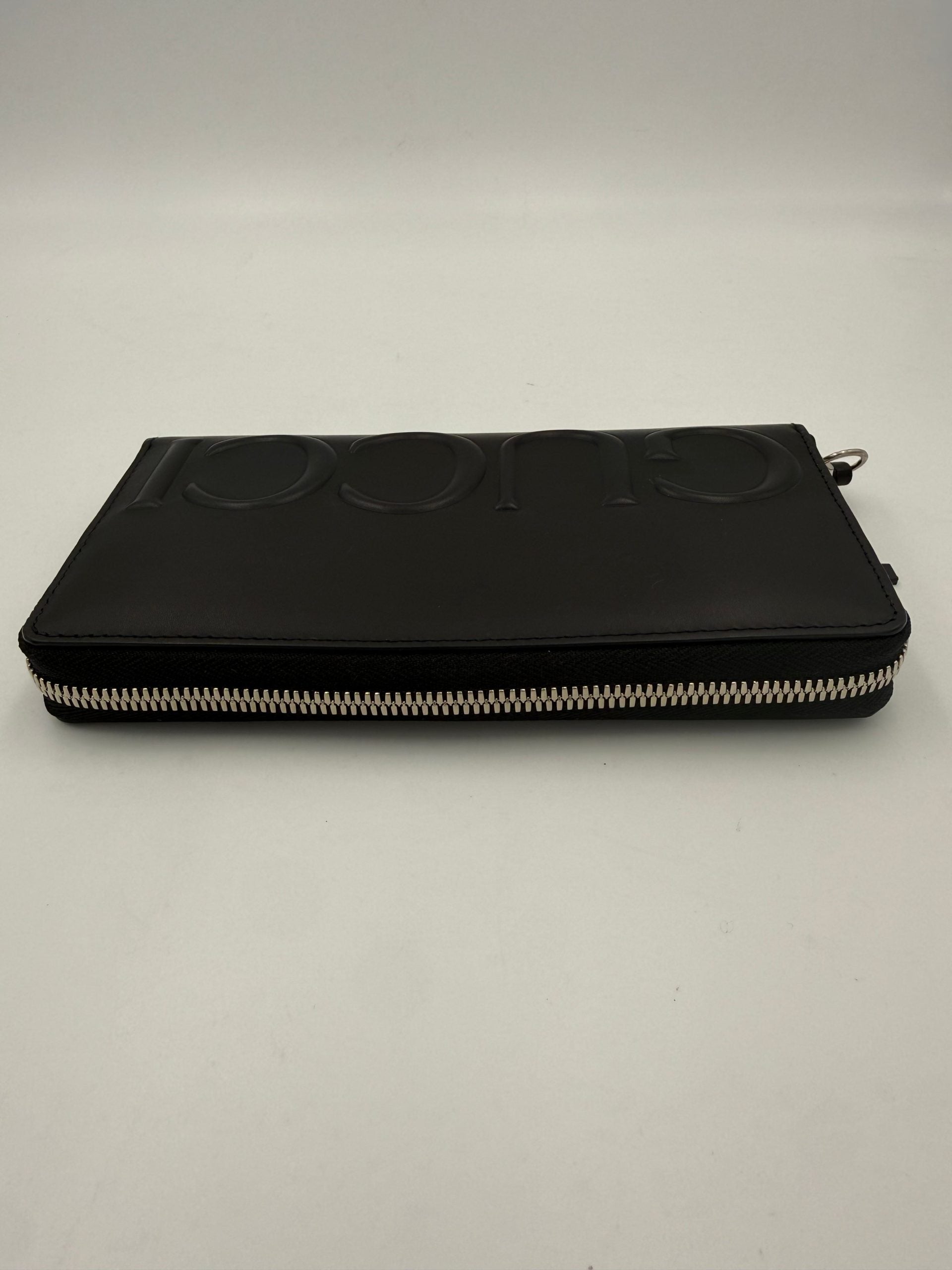GUCCI Zip Black Front Logo Embossed Wallet